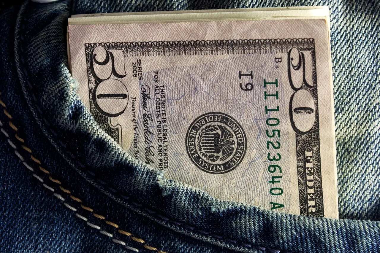 50ドルは日本円でいくら?(2024年時点および為替レート別の金額) 50ドルは日本円でいくら?(2024年時点および為替レート別の金額)